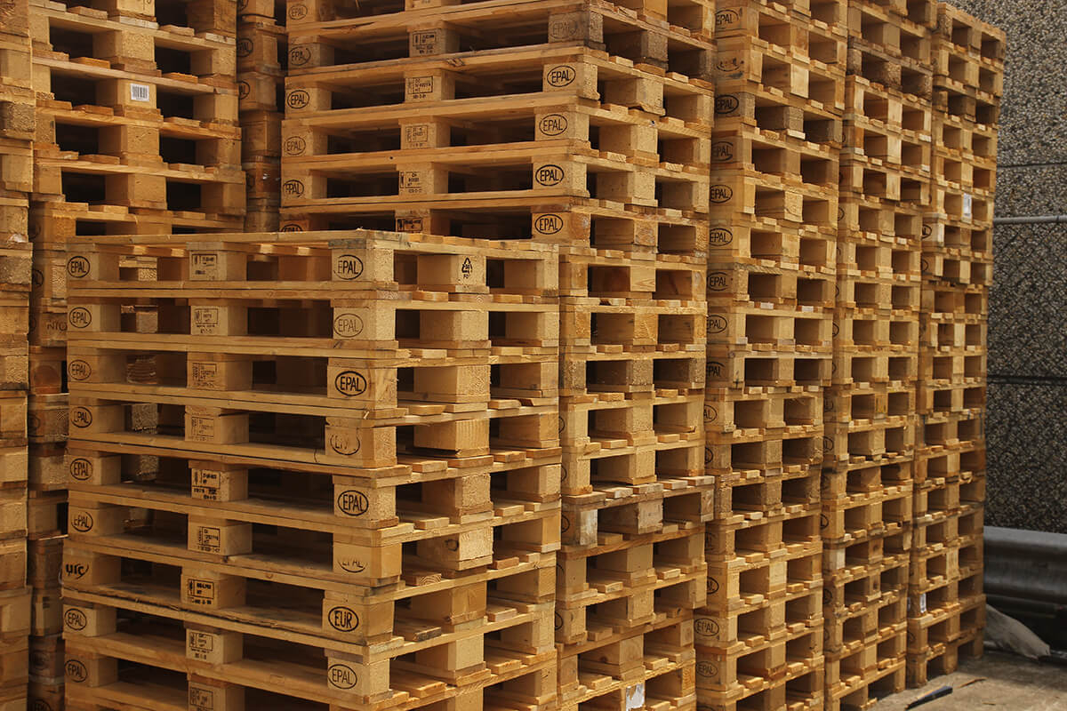 New timber pallets stacked