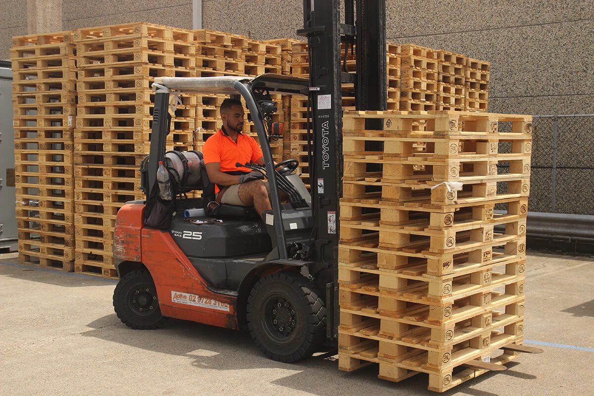 Pallet sorting and inspection